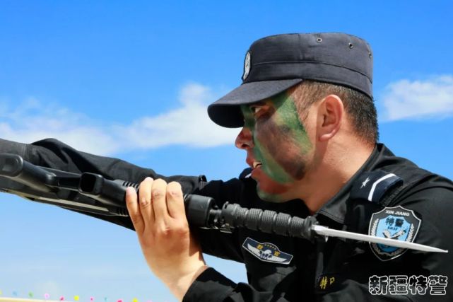 来一睹新疆特警风采