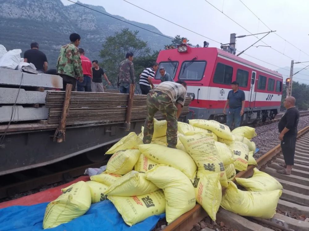 村民有难铁路来帮助点赞月山工务段