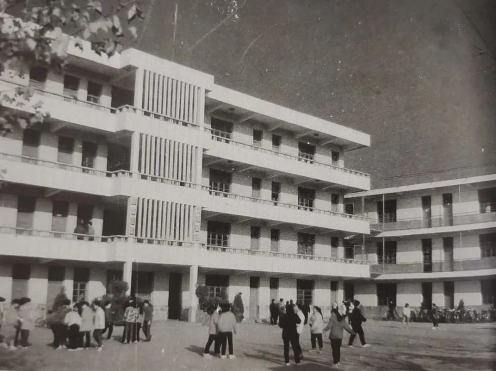 阜阳八中城郊中学阜阳师范学院老校区我们常常会抱怨学校怎么这么大可