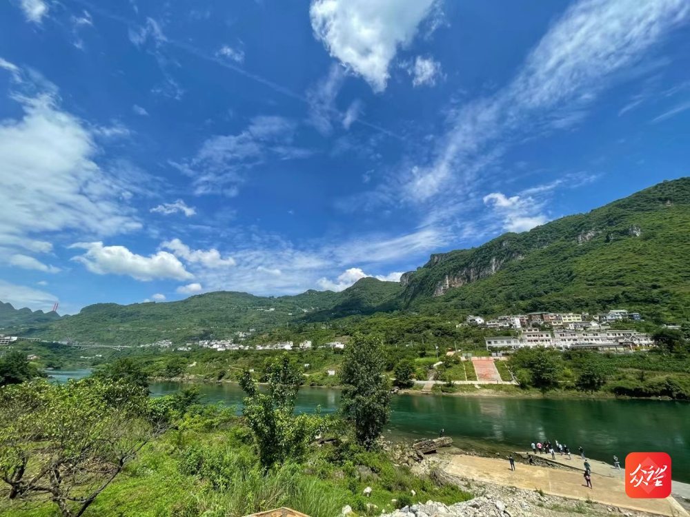 红军桥上看巨变贵阳之四清镇鸭池河村红绿皆成景