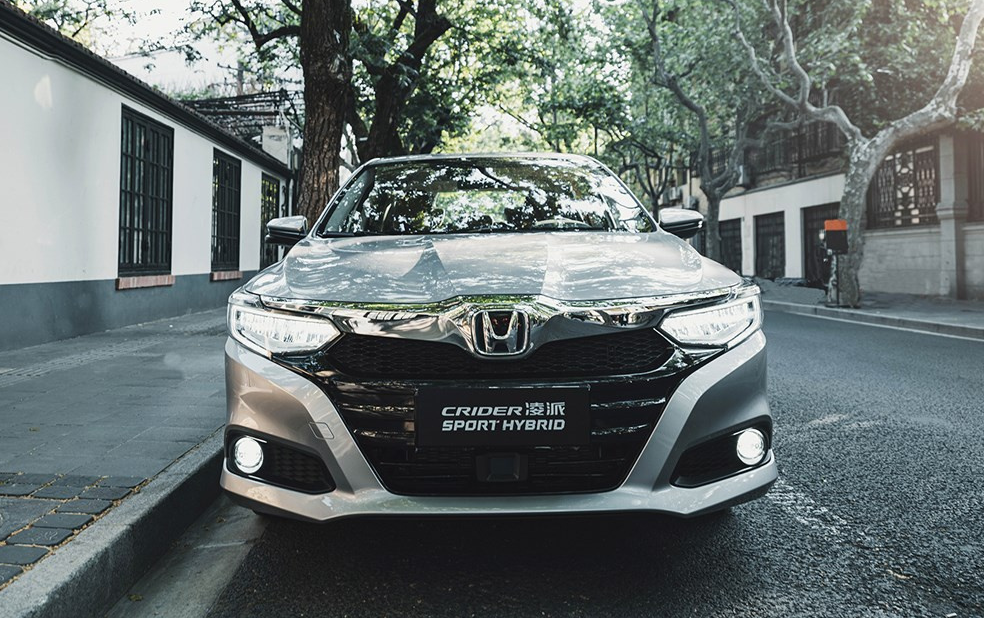 年销10万＋，空间超迈腾，百公里油耗4升，8.8秒能破百，还有谁？