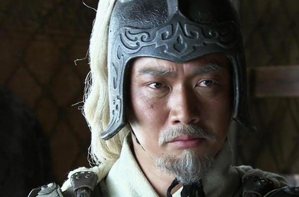 三国演义中卸甲而坐的赵云在凤鸣山逃过一劫背后的功臣是谁