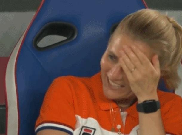 中国女足奥运会被打进8球:对方主帅当场捂脸大笑!