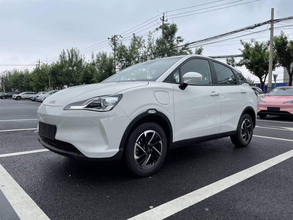 哪吒V试驾体验：7万级智能科技舱，你需要的它都有