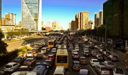 高速应急车道换胎扣12分？记好这3招，交警不仅不会罚，还帮着换