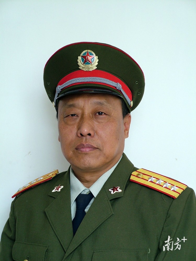 特别是我能够见证祖国的军事力量和航空航天事业这几十年飞跃式的发展