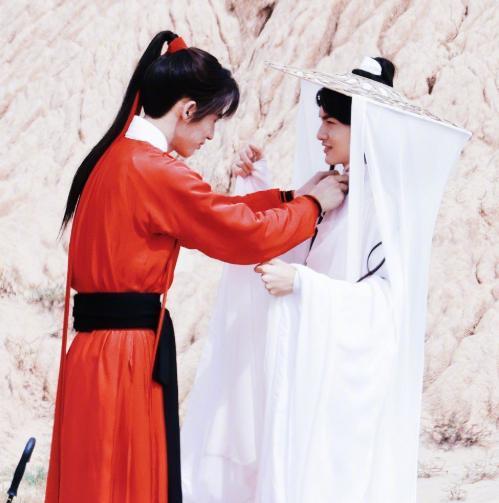 《天官赐福》路透照曝光?翟潇闻造型翻车,与张凌赫毫无cp感_腾讯新闻