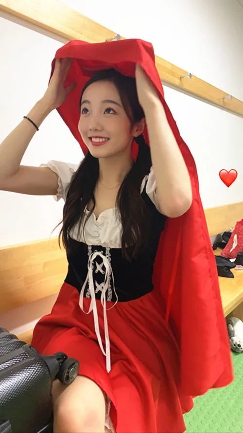 【3】:简约风,雅致清新在生活中的本田真凛是一个很可爱的女孩子,搭配