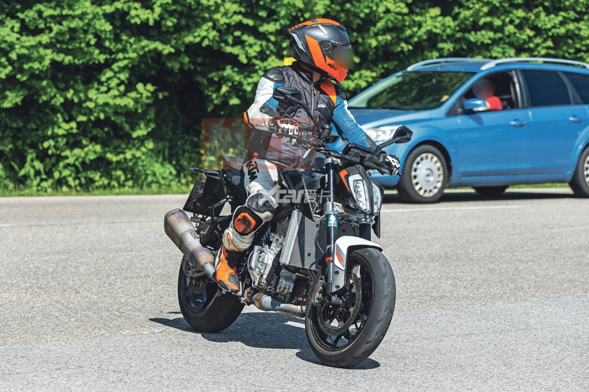 KTM 990 DUKE曝光 并列双缸发动机加身