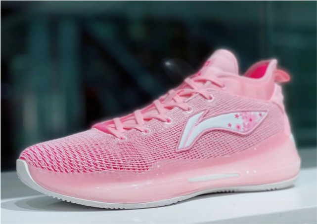 粉色炸弹来袭全新李宁驭帅1342低帮版本樱花配色即将发售一双让人意