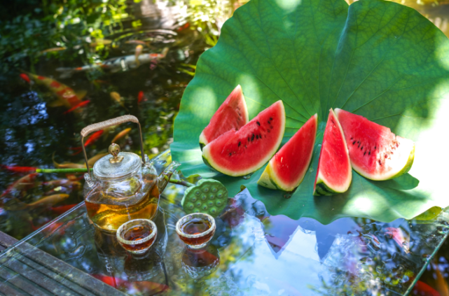 隔夜西瓜一口吃下8400个细菌?夏天吃西瓜,你必须知道这些