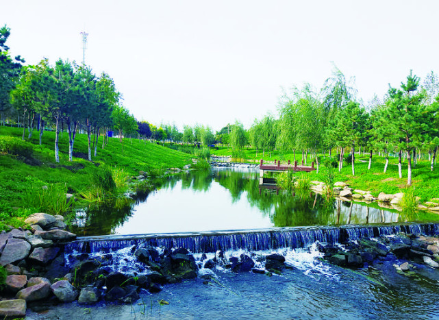 绘就一幅城市生态水系画卷……在榆树市城市水系景观公园,集自然观光