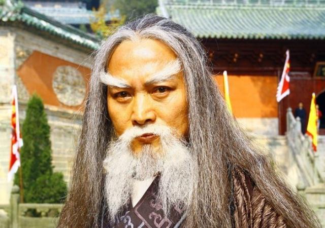 都说倚天中白眉鹰王殷天正年纪大那么他去世的时候到底多少岁