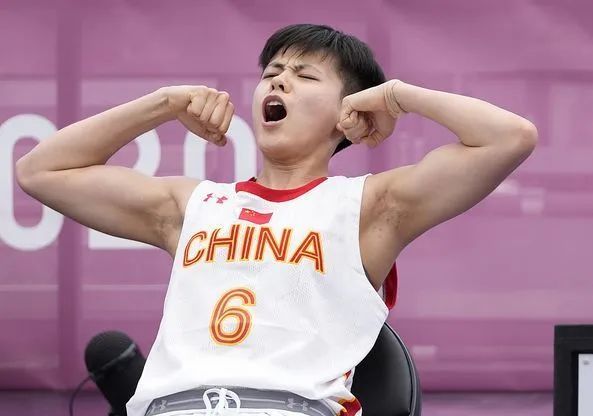 727奥运日报喜气杨杨杨倩再夺金女足三场丢17球出局