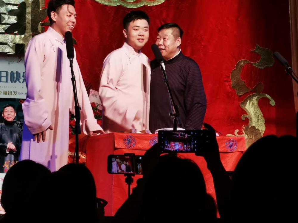 德云社包头录团综,郭德纲询问酒店总统套房一晚多少钱?