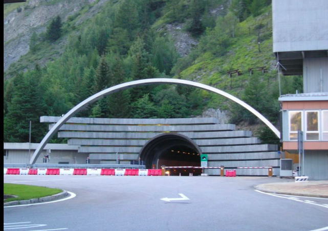 1000度高温53小时烘烤,39人化为灰烬|勃朗峰隧道|救援队|隧道