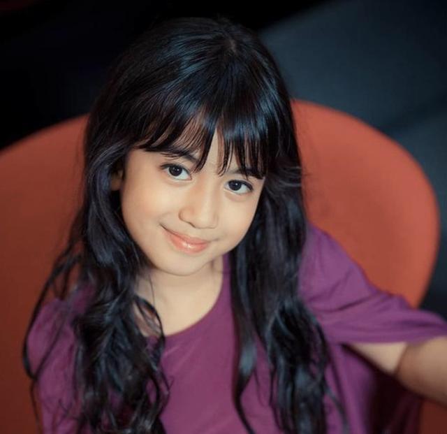 世上哪有年幼公主当演员赚钱的可是西哈努克的曾孙女当了童星