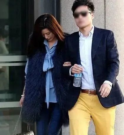 出了婚变的传闻,老公崔俊赫立即滑跪——这个辟谣也很有意思,崔俊赫