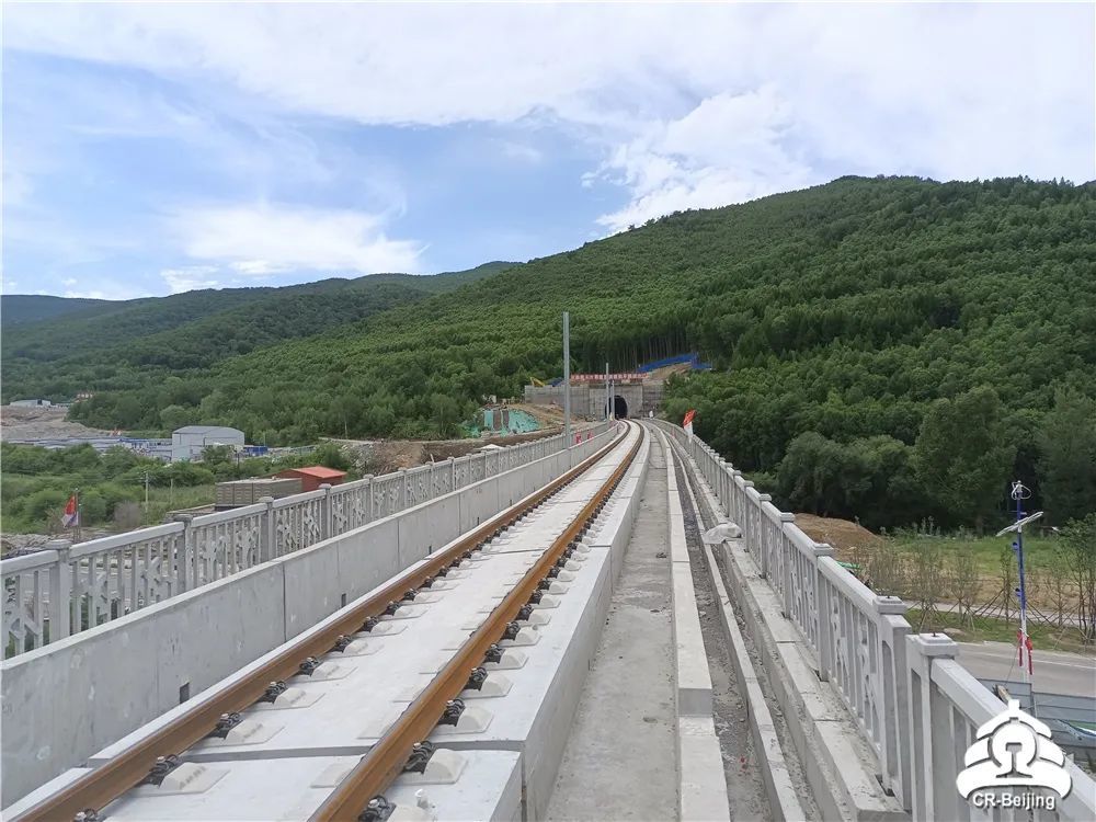 铺轨完成张家口将新增一条铁路预计10月通车