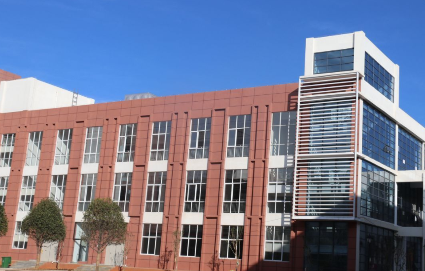 衡水中学12万超高学费入住深圳引家长抵触报名现场真香