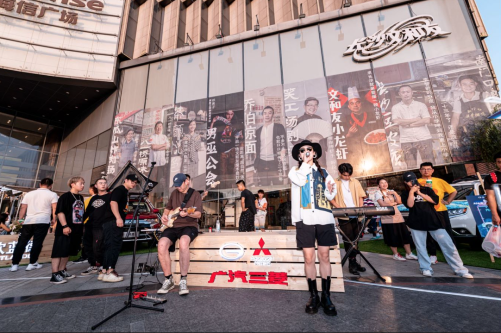 把露营搬到CBD，最“正经”的百年造车老字号比你想象中的还会玩