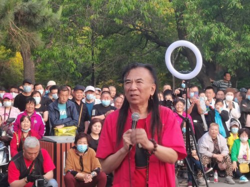 开直播做公益沈阳有位不走寻常路老顽童