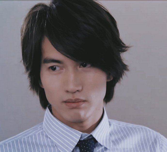 言承旭因颜值上热搜44岁的人24岁的脸滤镜被吐槽太假