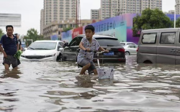 河南水灾带来车险新挑战：新能源汽车电池、自动驾驶系统如何理赔？