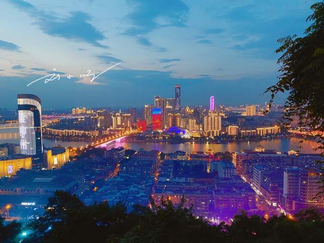 实拍广西柳州夜景，被赞“中国第一，世界第三”，你看看怎么样？