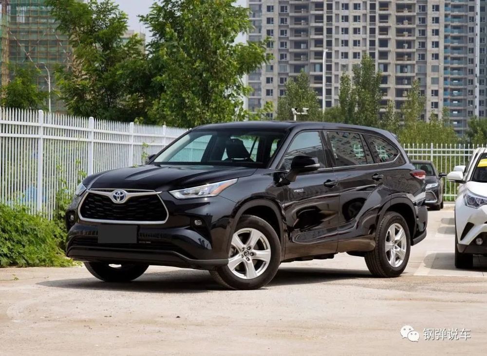 2022款丰田汉兰达选最低配就行，省油耐用，空间宽大，开着舒服