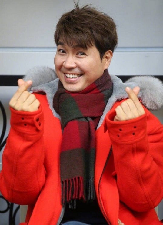 51岁朴秀洪传来好消息和小23岁圈外妻子结婚是一位主播志愿生