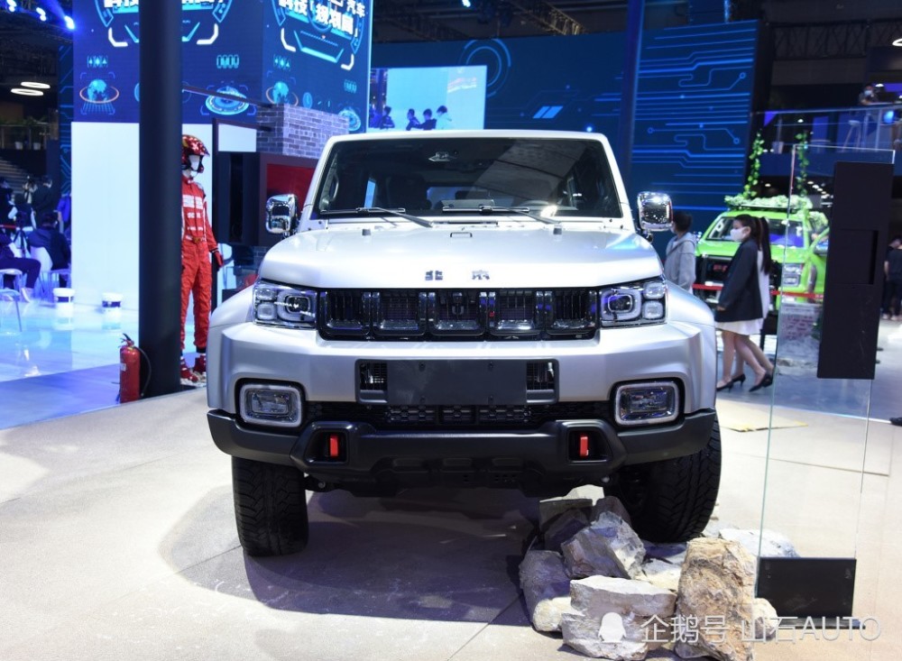 能喝92号汽油！北京BJ40环塔冠军版正式预售，配三把锁分时四驱