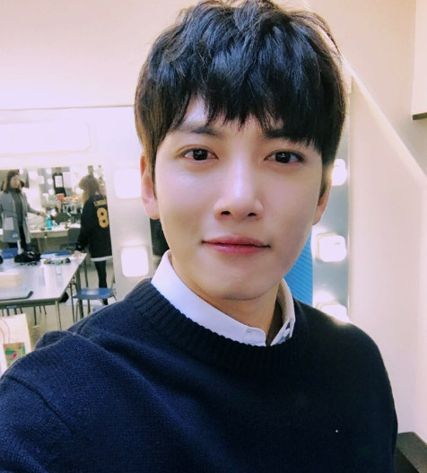 韩国帅哥池昌旭已确诊感染新冠已开始隔离