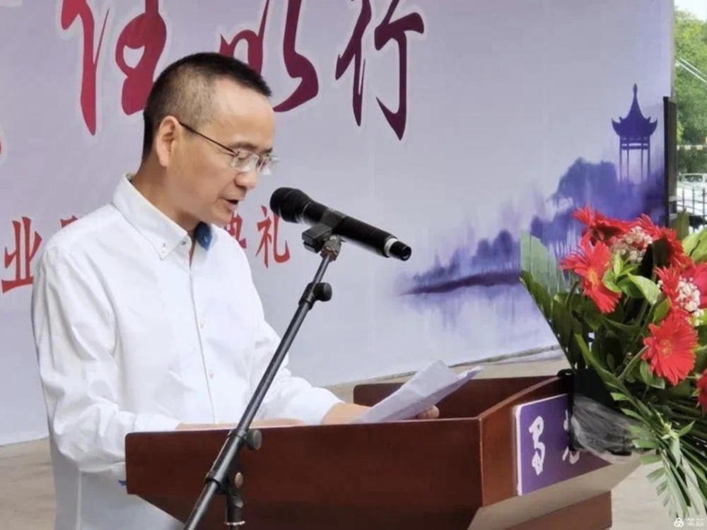 自贡市蜀光中学党委书记,校长蒯晓牛几乎每天早上,蜀光中学党委书记