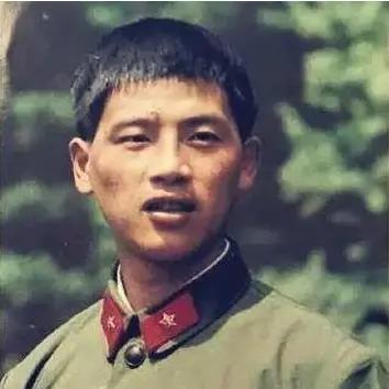 战士王高银吃饭时留下一个充满杀气的眼神随后毙敌15人