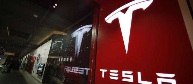 特斯拉净利润首次突破10亿美元