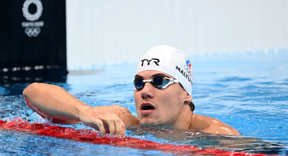 俄罗斯游泳选手在东京奥运会4х200自由泳接力比赛中获得银牌.