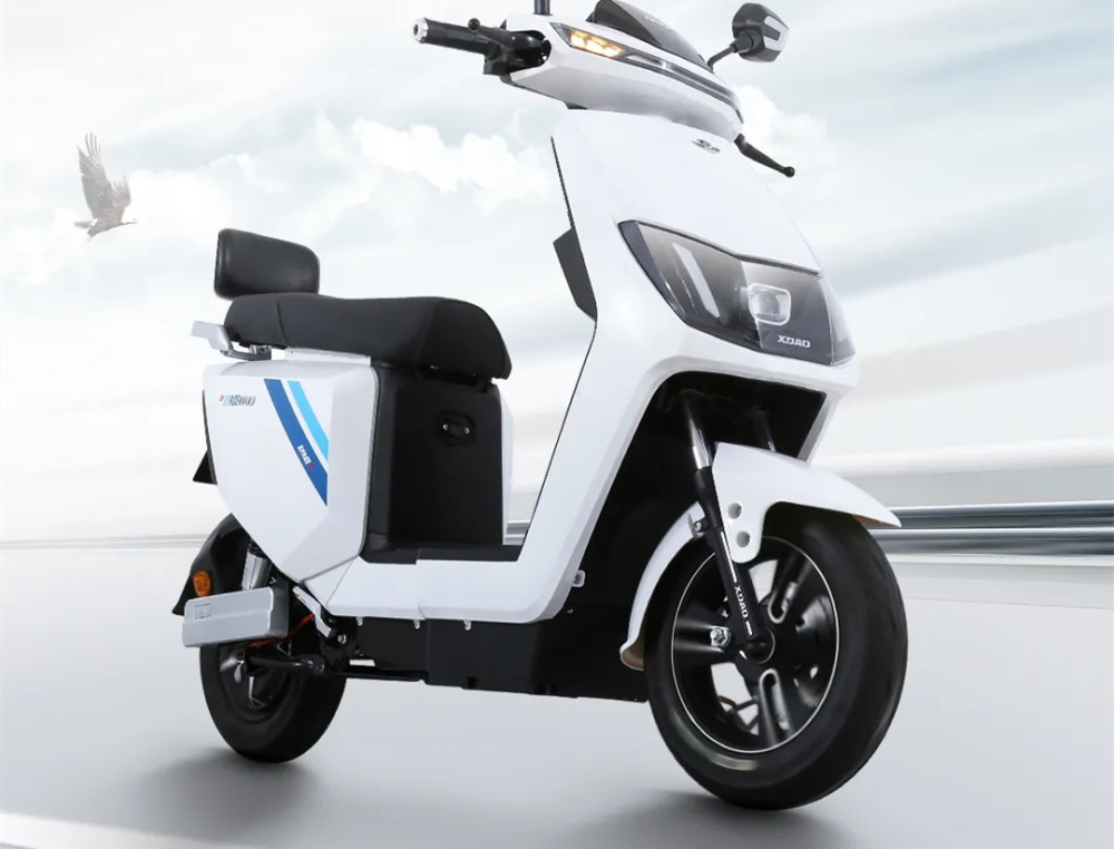 小刀小威鹰电摩评测：可配备3种大型号电池，续航100km以上！