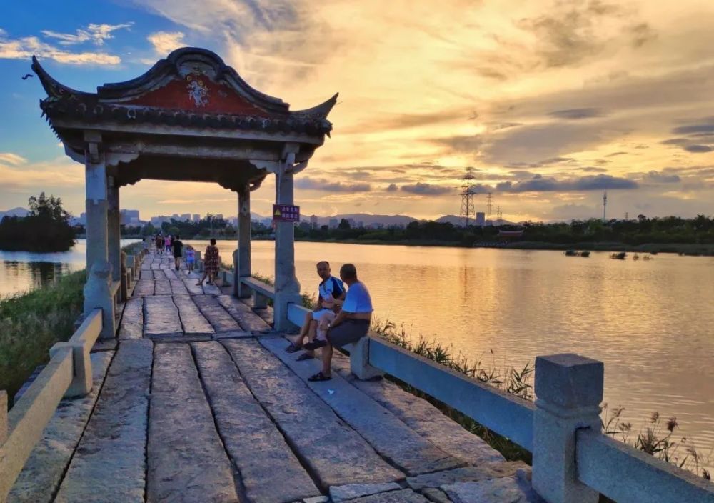 南安九日山安平桥遗产点群众开展民俗活动热热闹闹贺喜讯