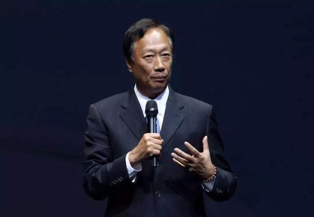 霸气郭台铭狠狠打了全球首富马斯克的脸，这一“巴掌”真响