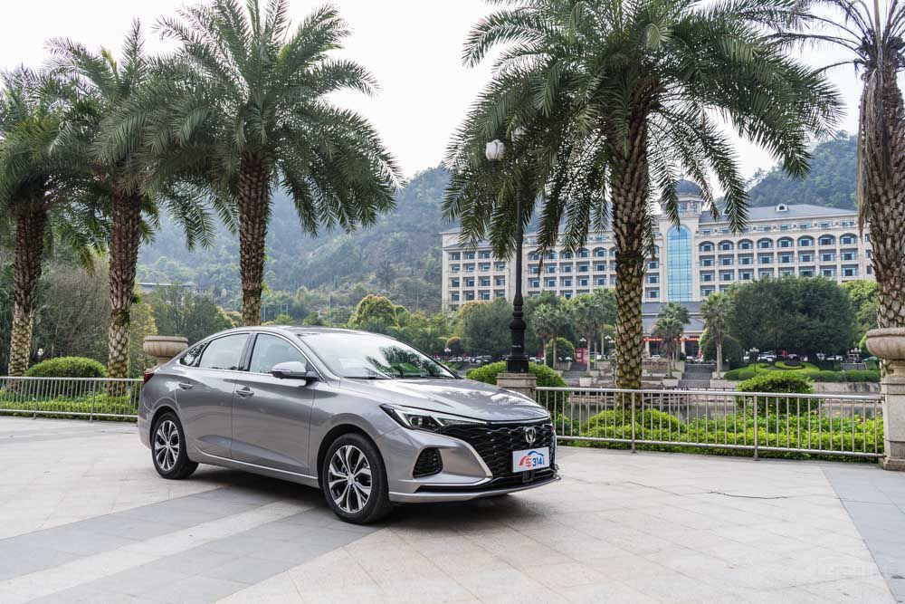 连续十三个月登顶 逸动PLUS凭什么成为国轿之王