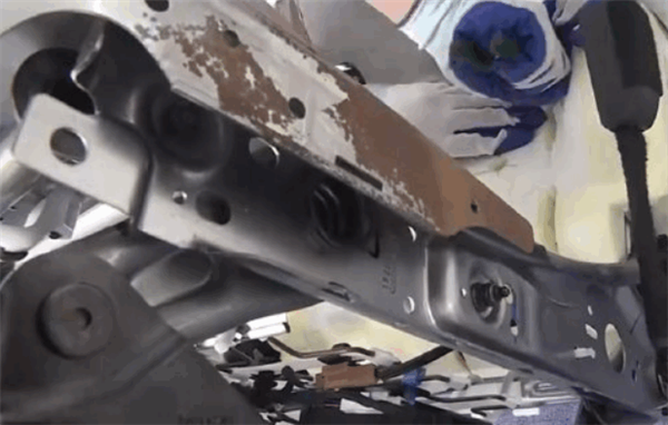 知乎拆车直播理想ONE：没有水银 新车却现大片锈迹
