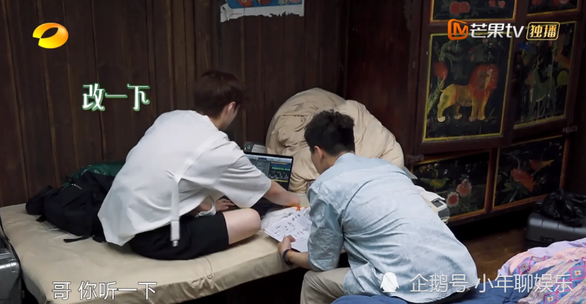 张艺兴胜负欲太强在蘑菇屋听到吕思清王弢和陈萨合奏的一步之遥后陷入