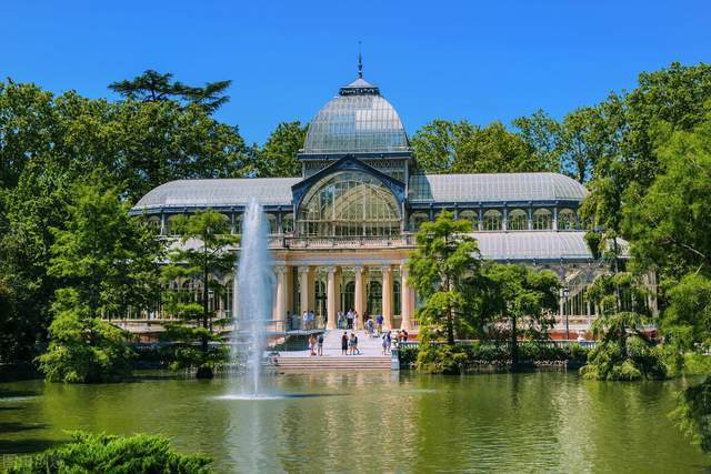 其设计灵感就来自伦敦海德公园的水晶宫