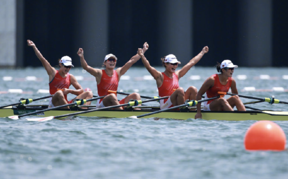 中国赛艇时隔13年再夺冠!解说员刘星宇把观众说哭了