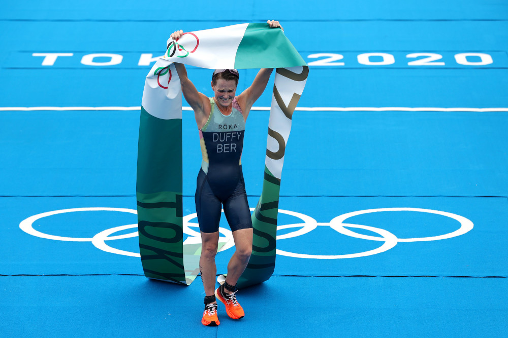 痛苦短暂荣誉永恒,"女铁人"达菲为百慕大赢得史上奥运首金