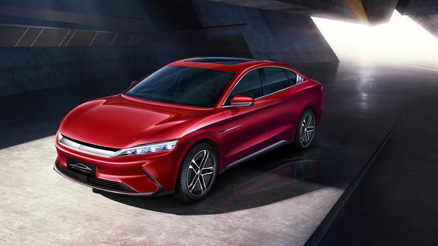 比亚迪王传福创业只为报答哥嫂，如今大赚上千亿，让哥哥当高管