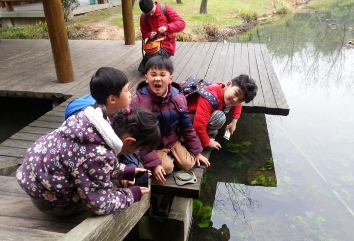 朱舅舅和妹妹和三个小外甥的爱藏在一张张相片里