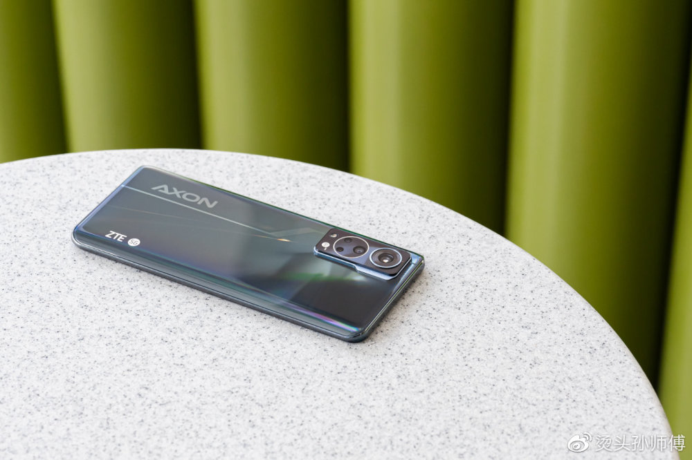 中兴axon30屏下版评测实现完美全面屏这是勇敢的新尝试