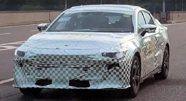 长安UNI首款轿车曝光！大溜背＋升降式尾翼，吉利星瑞的对手来了！